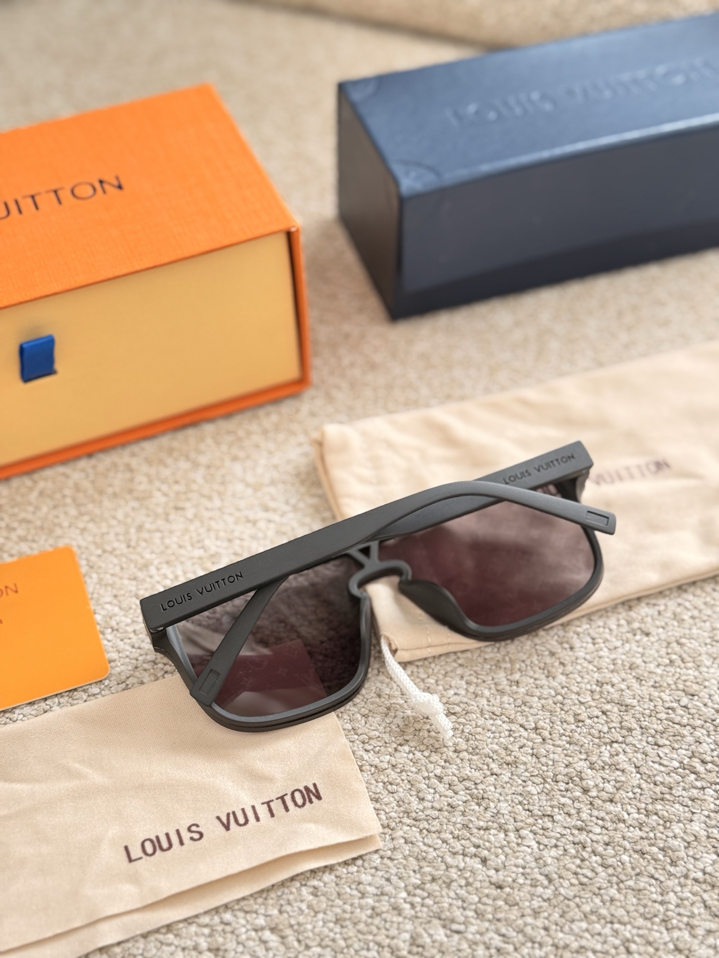 LV glasses-30