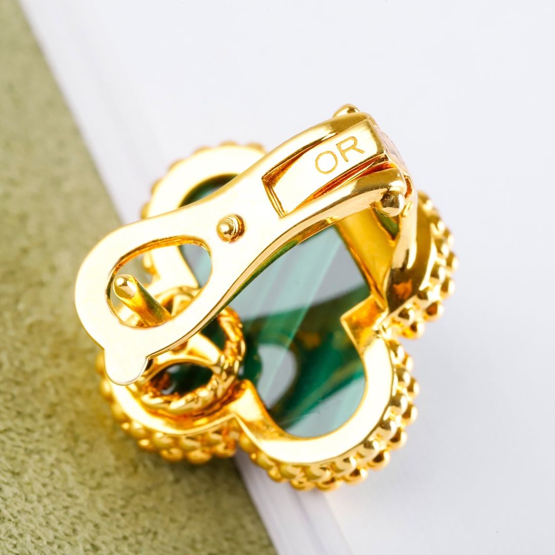 Van Cleef & Arpels earring-37