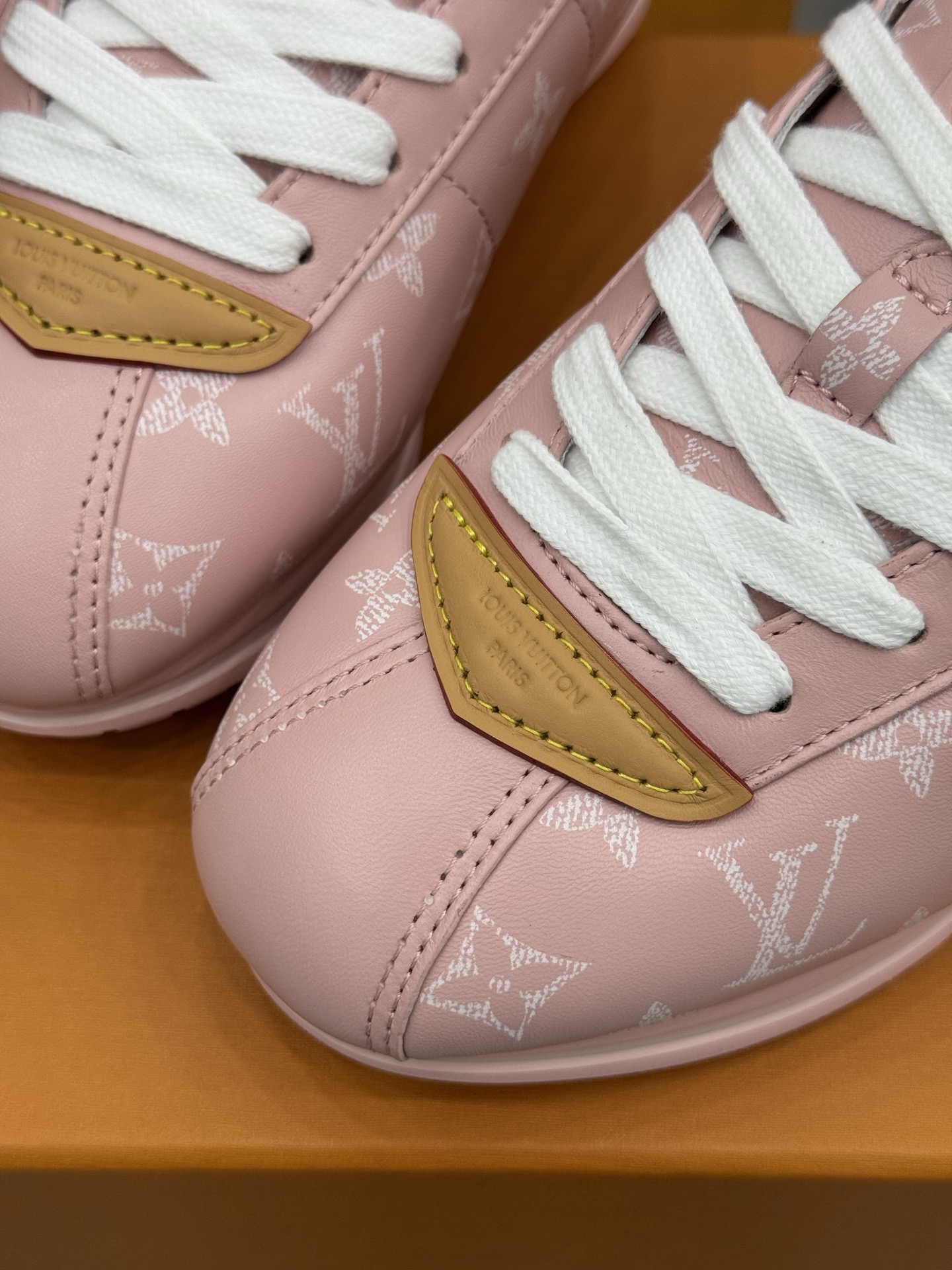 Lv Sneakers-220