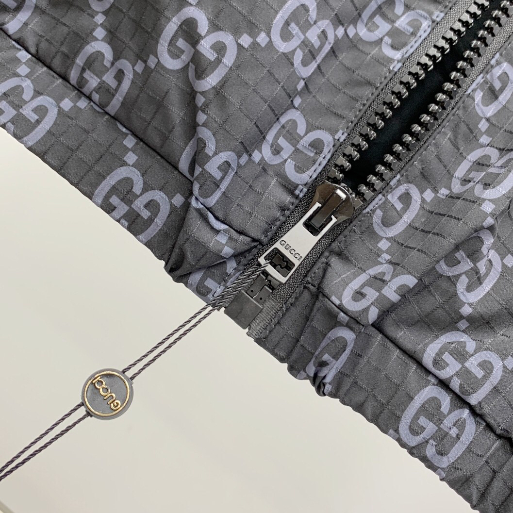 Gucci Clothing-345