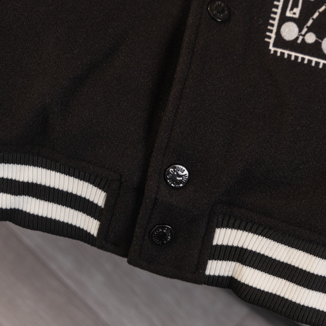 LV Clothing-315