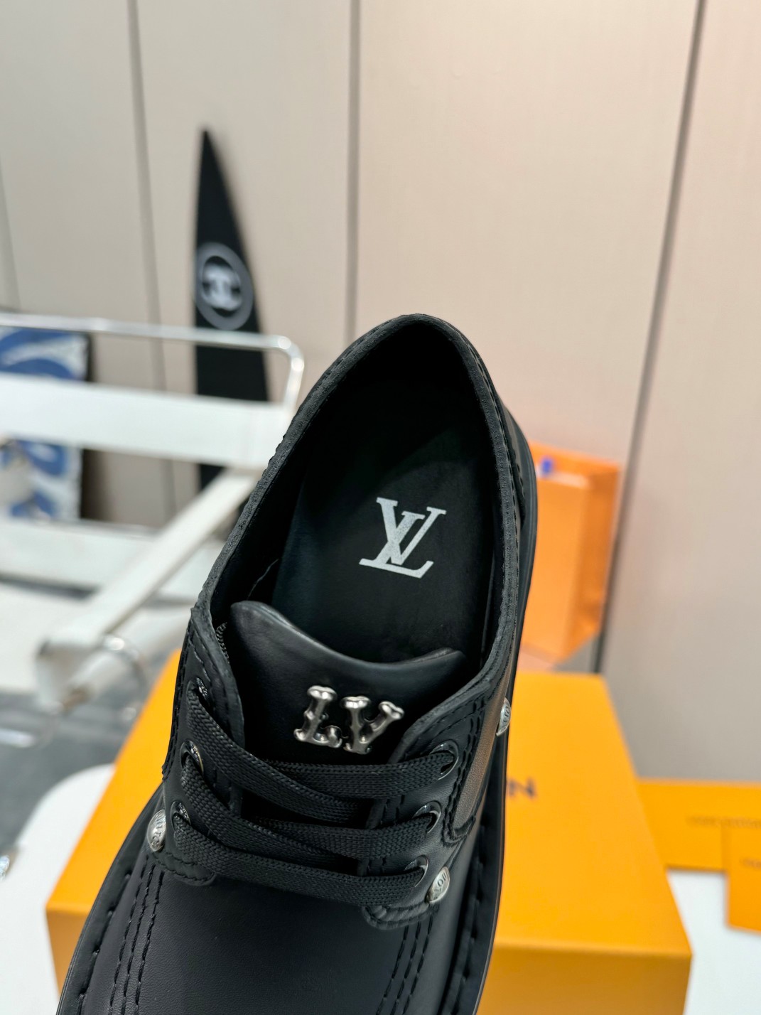 LV women's leather shoes-20