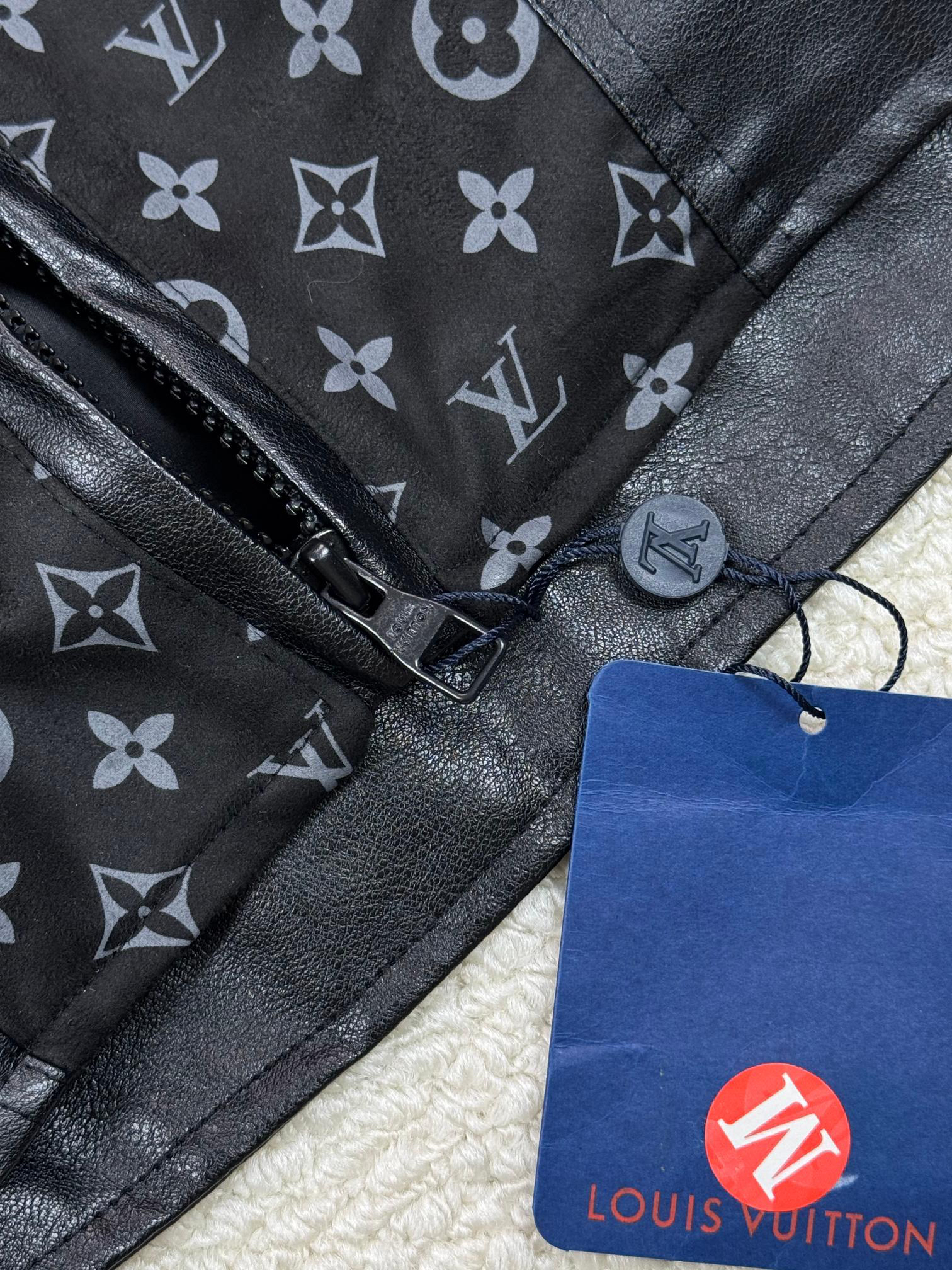 LV Clothing-342