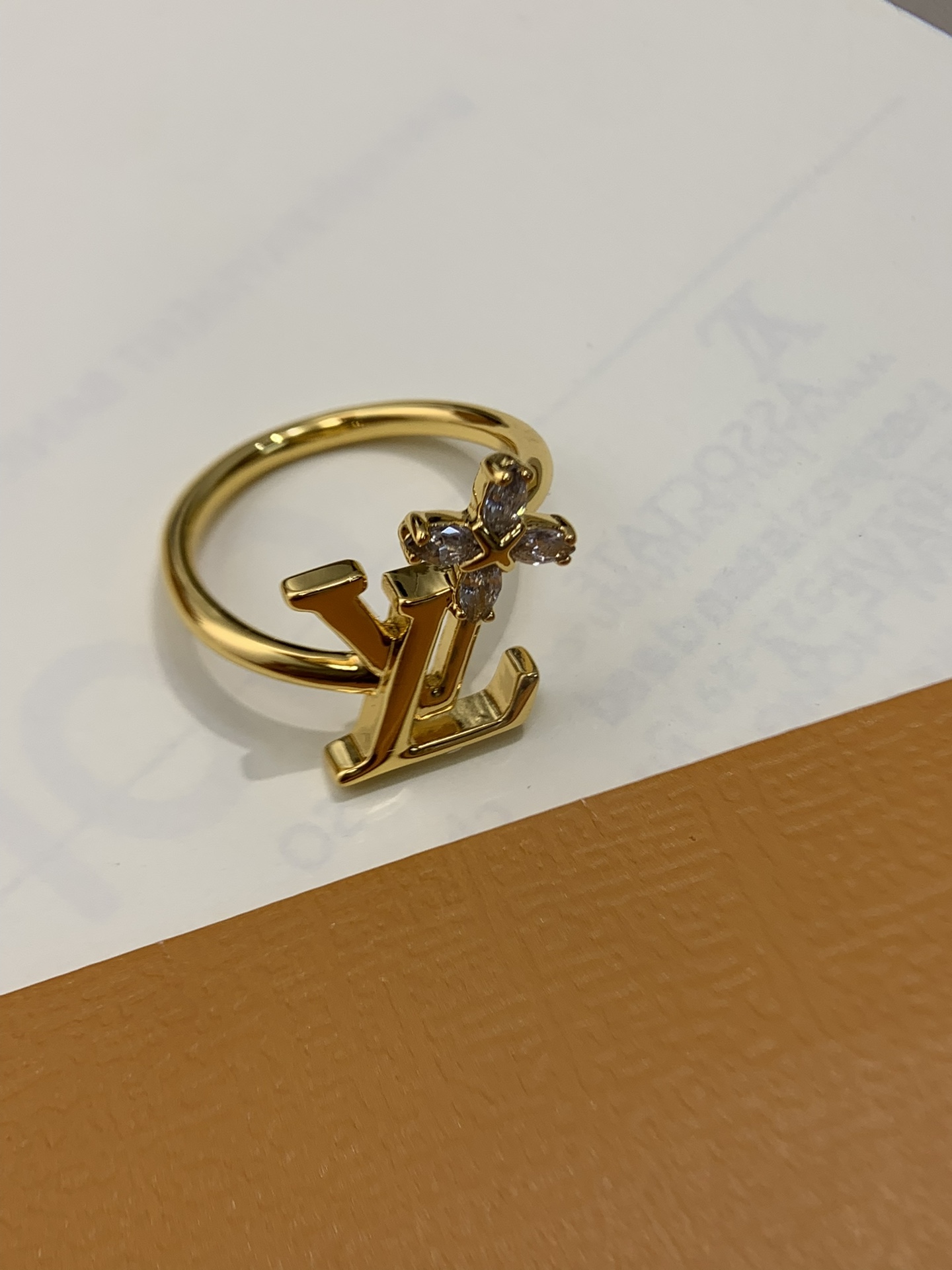 LV ring-82