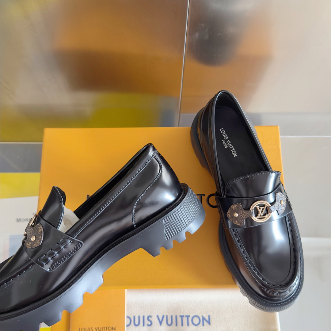 LV women's leather shoes-19