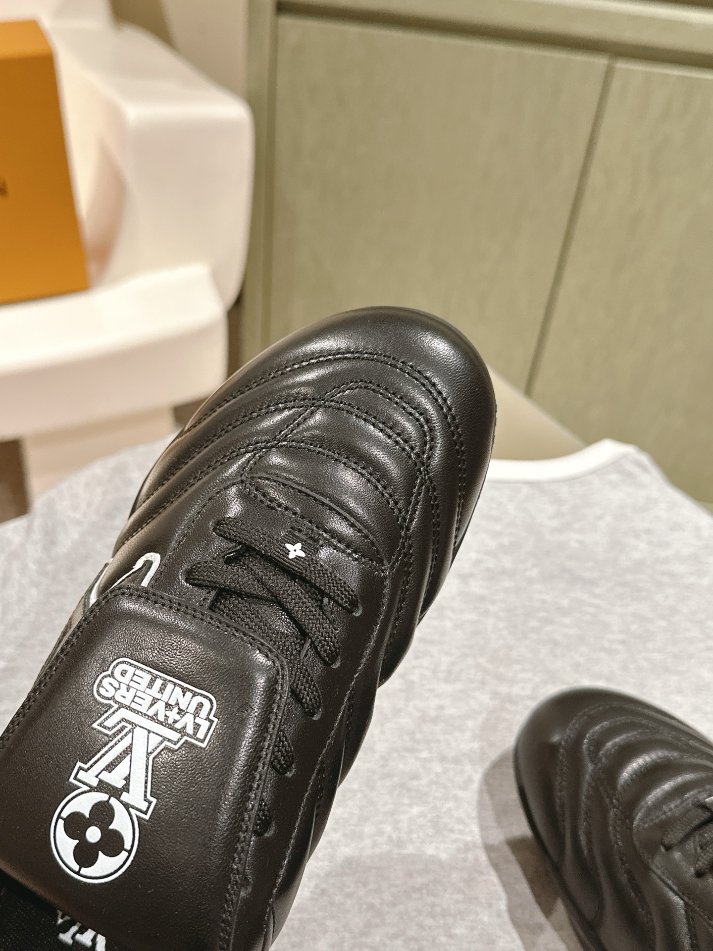 Lv Sneakers-239