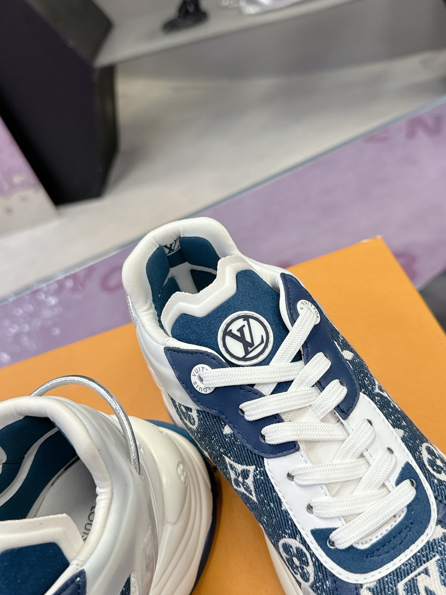 Lv Sneakers-205