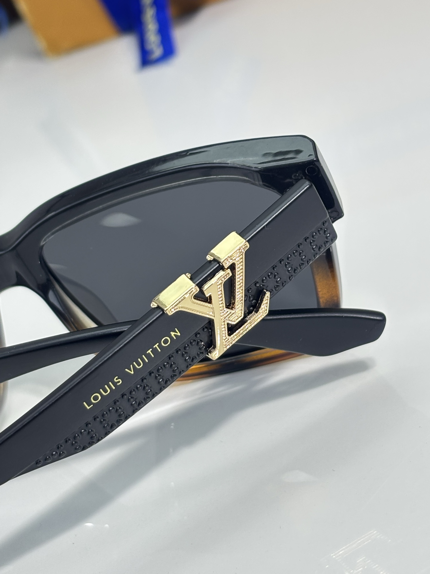 LV glasses-14