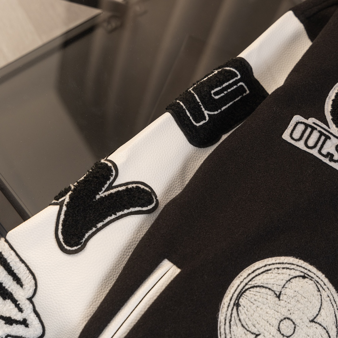 LV Clothing-315