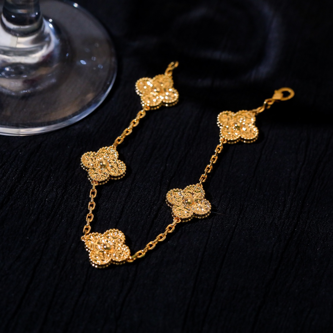 Van Cleef & Arpels Bracelet-80