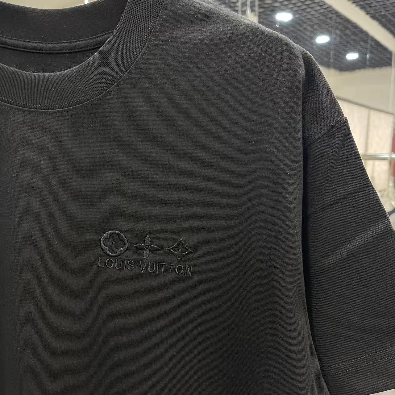 LV clothing-168