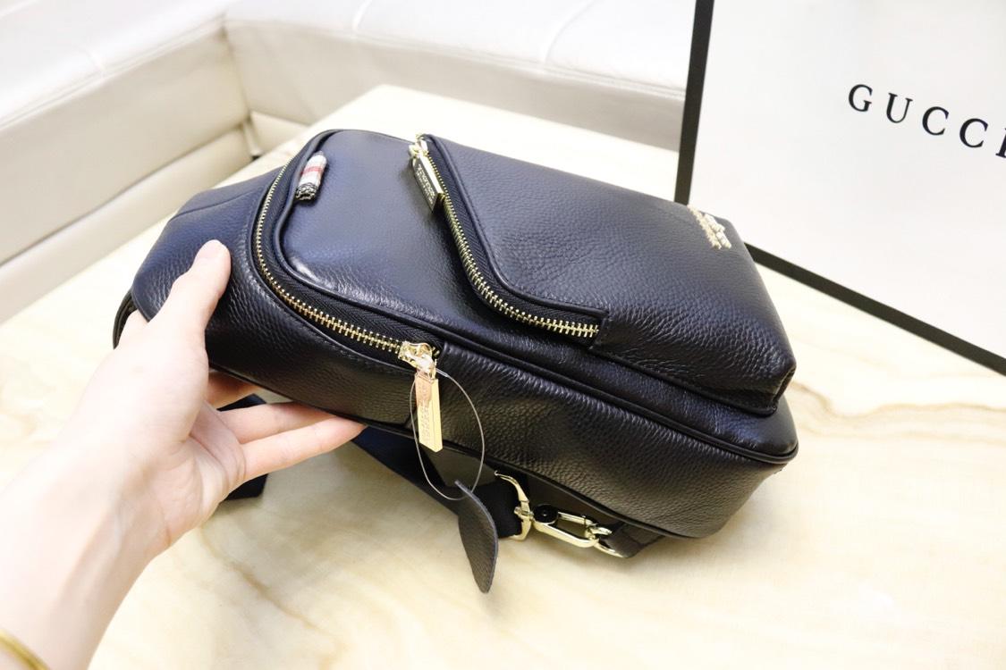 Burberry 6304 Men Leather Chest Pack Bag Black