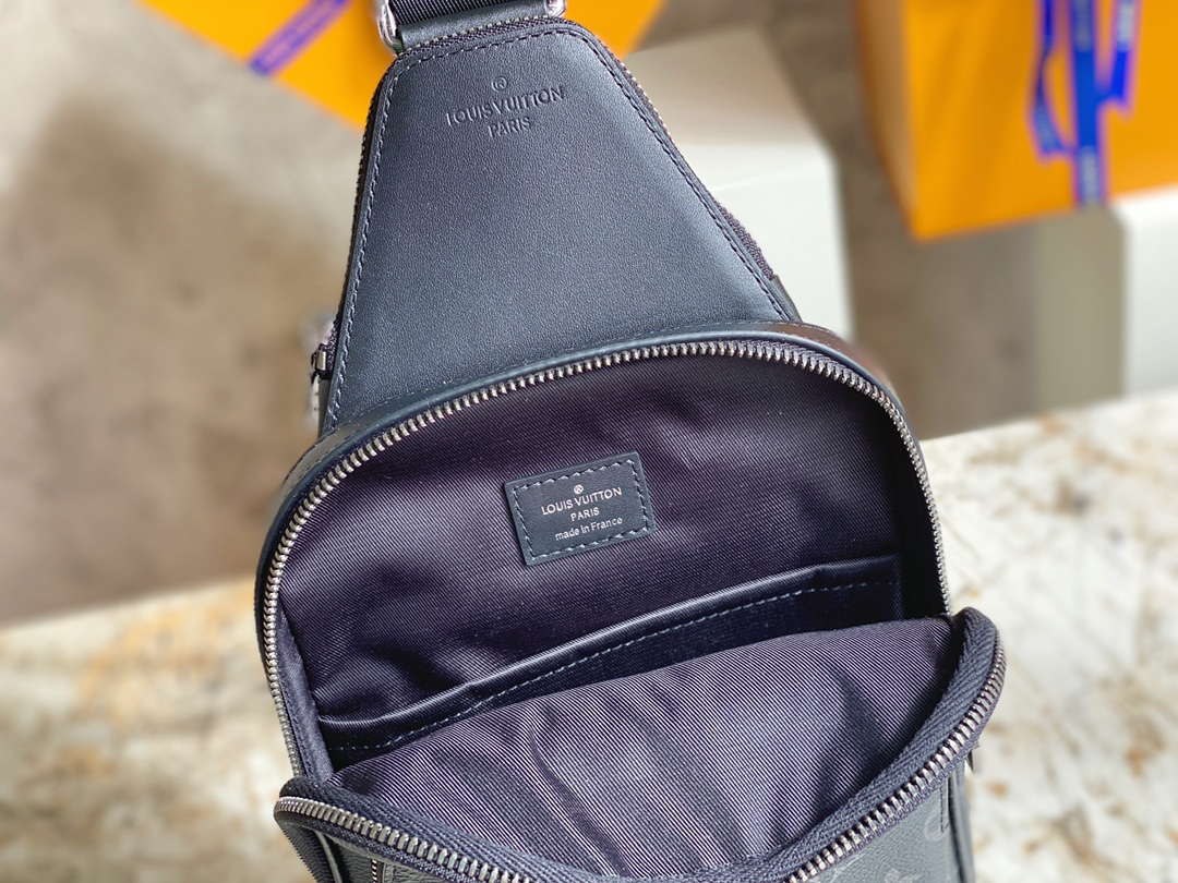 Louis Vuitton M46327-1 Avenue Slingbag