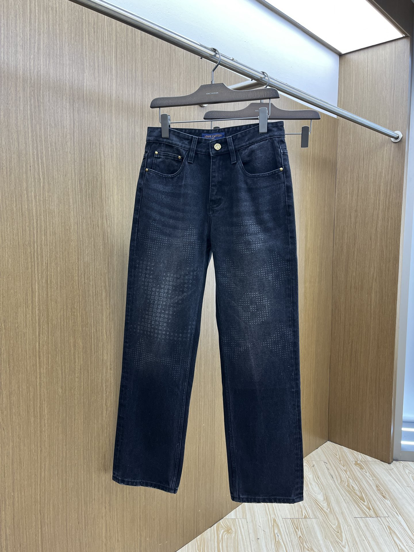 LV clothing-22