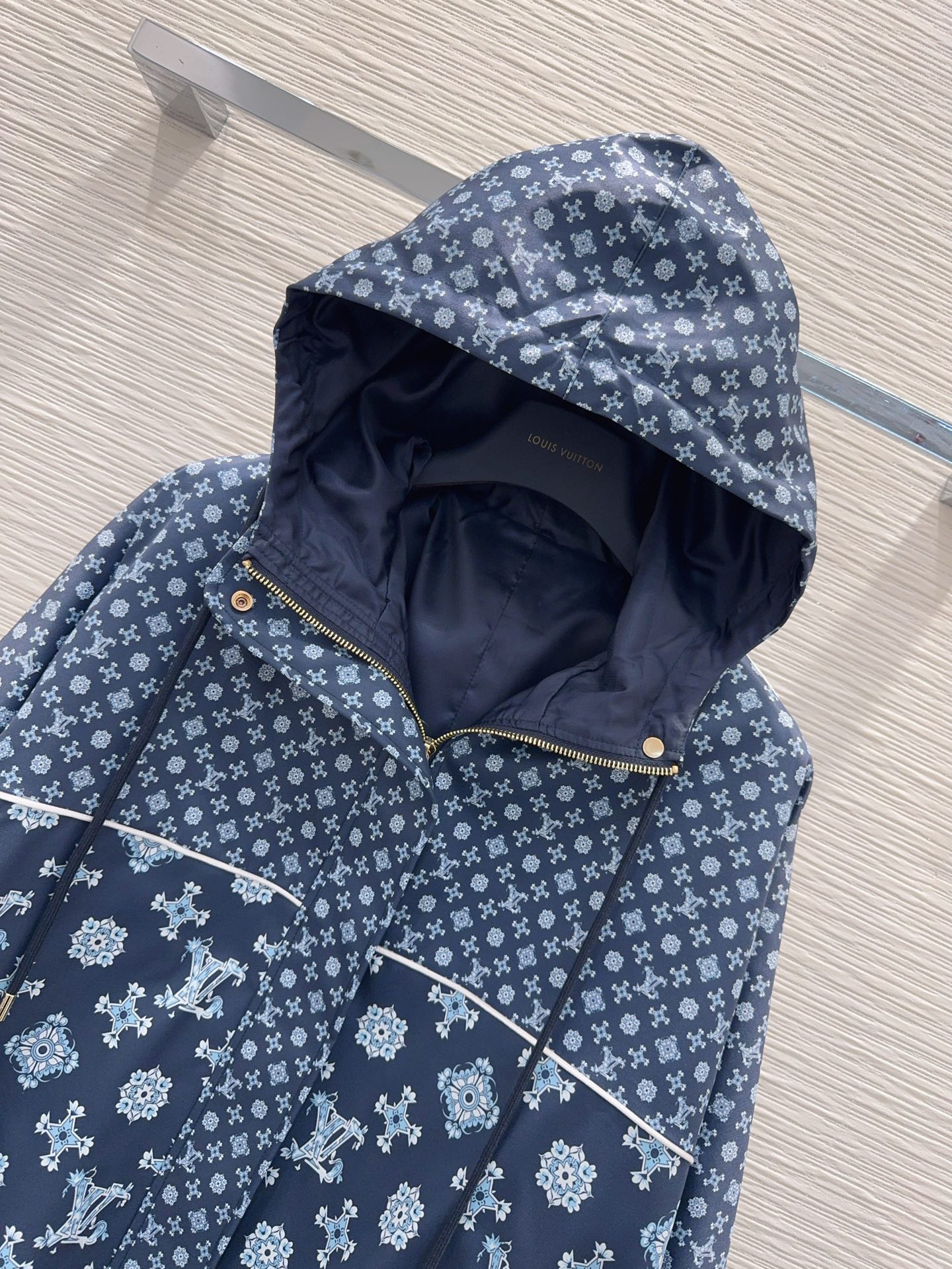 LV Clothing-271