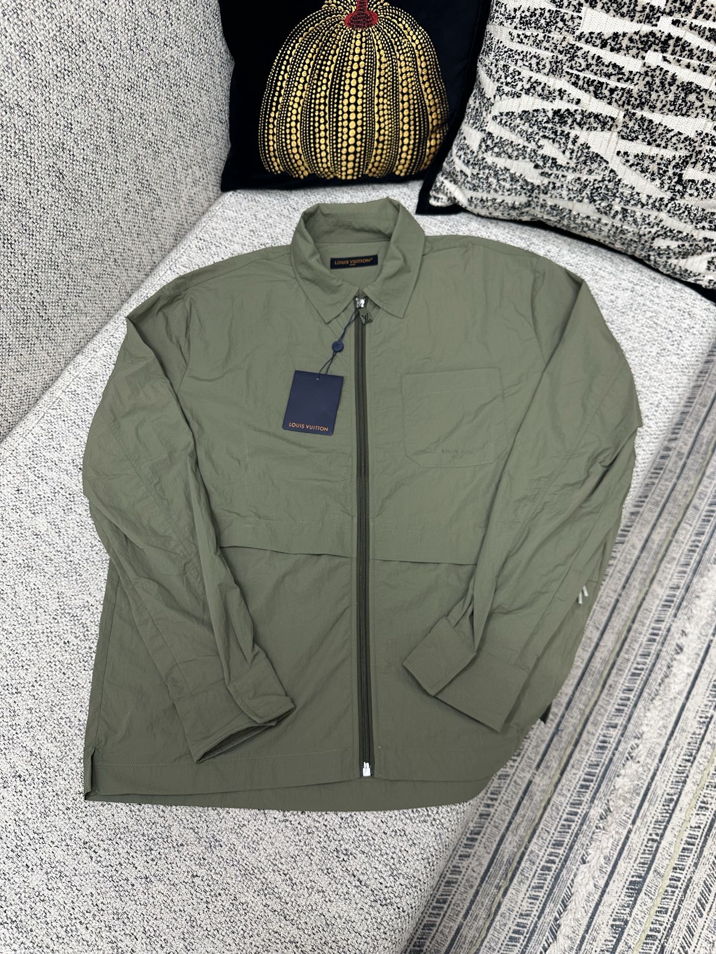 LV Clothing-336