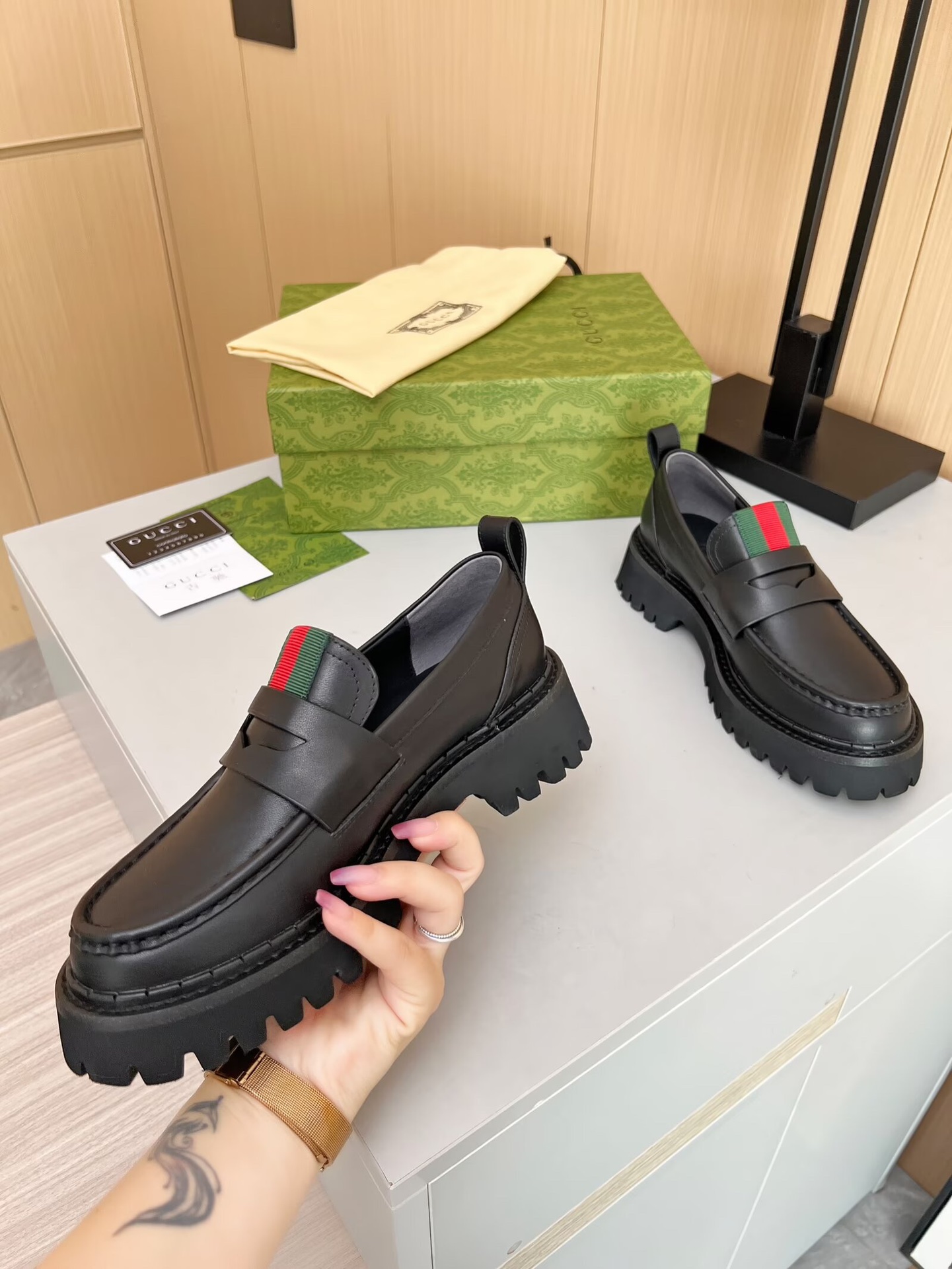 Gucci women's leather shoes-28