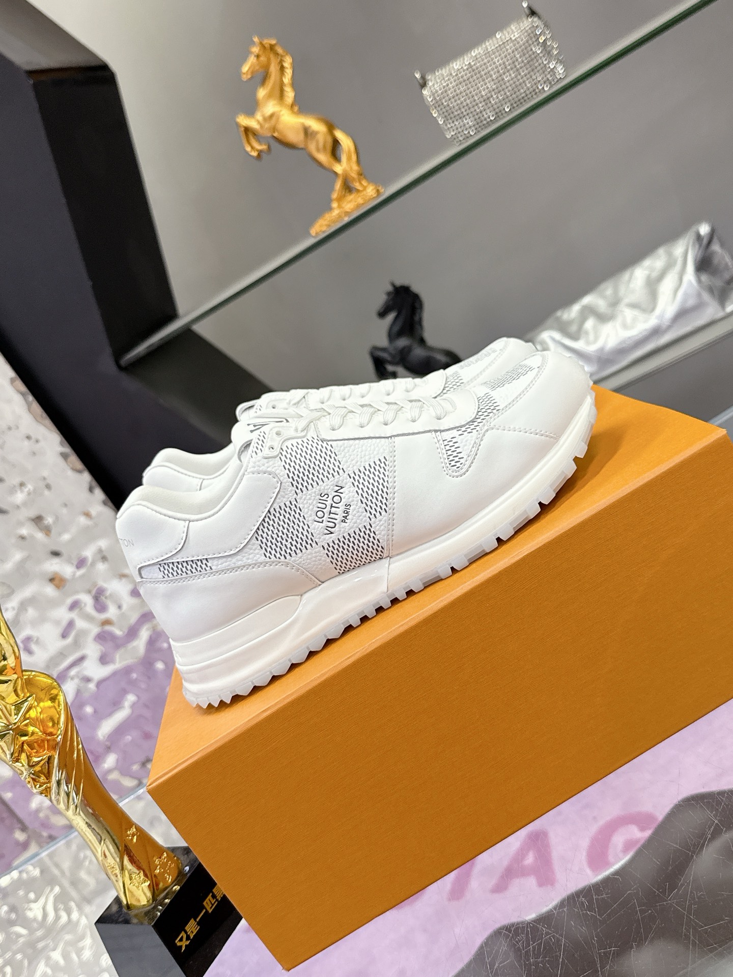Lv Sneakers-212