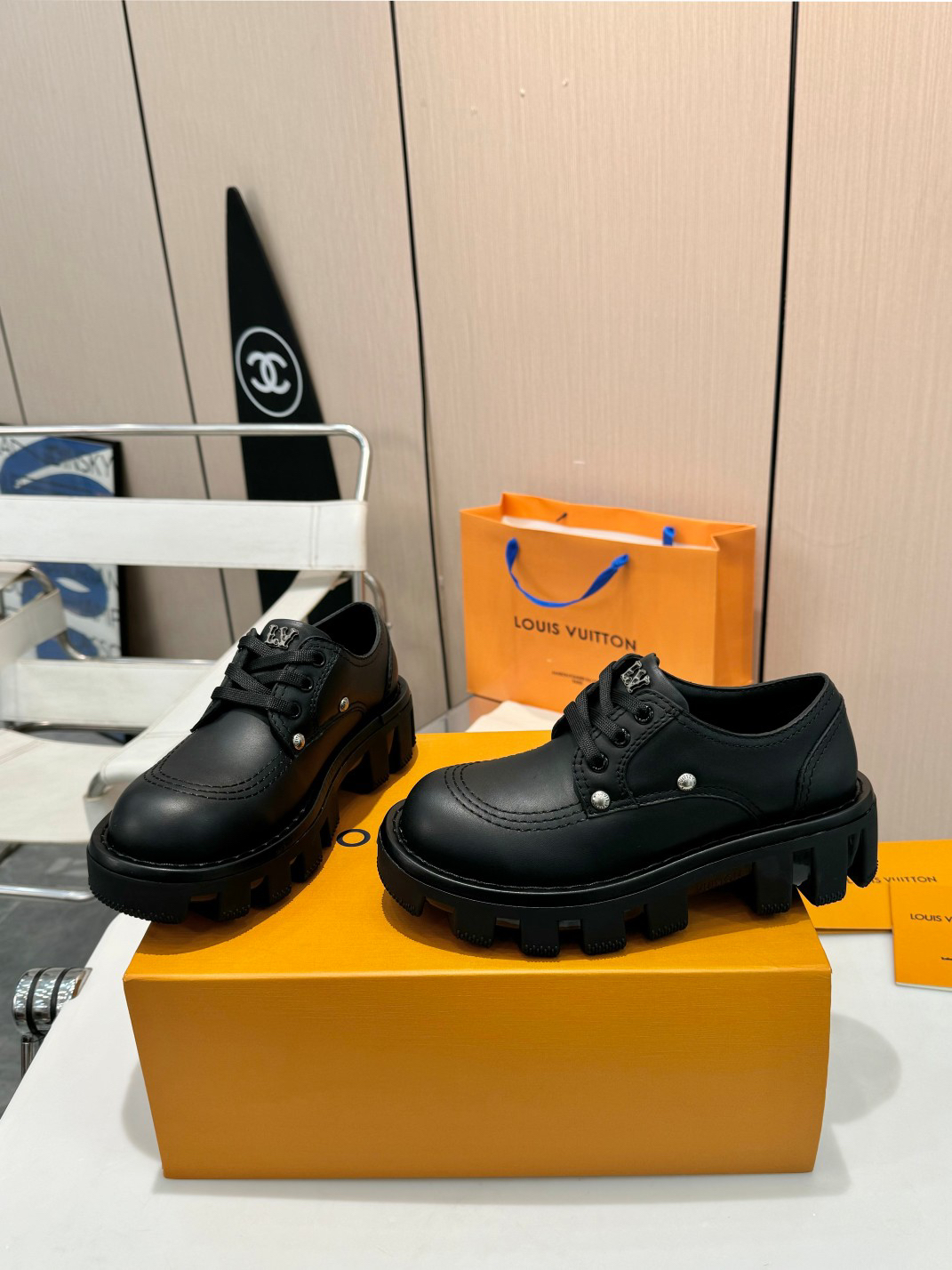 LV women's leather shoes-16