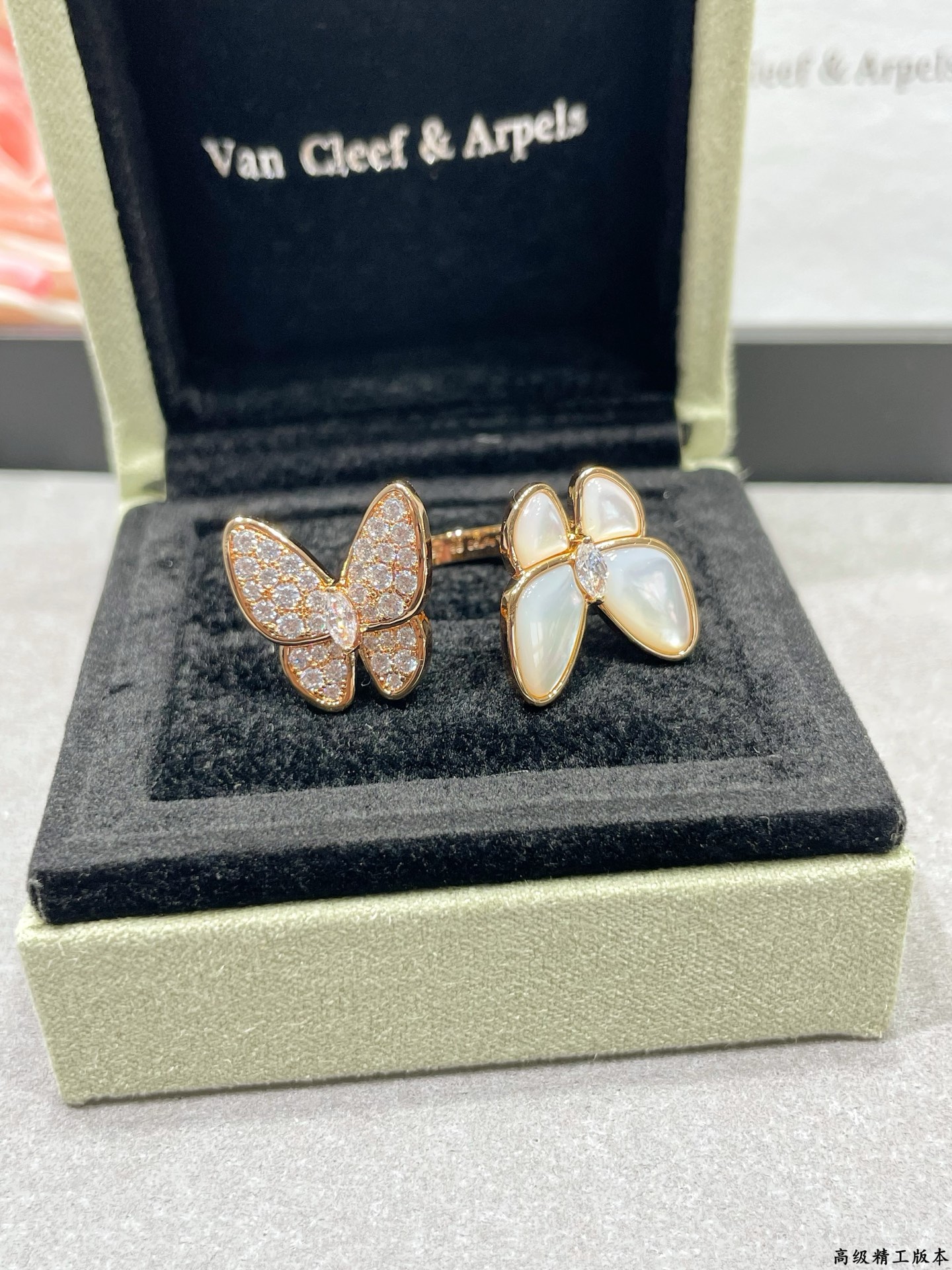 Van Cleef & Arpels ring-90