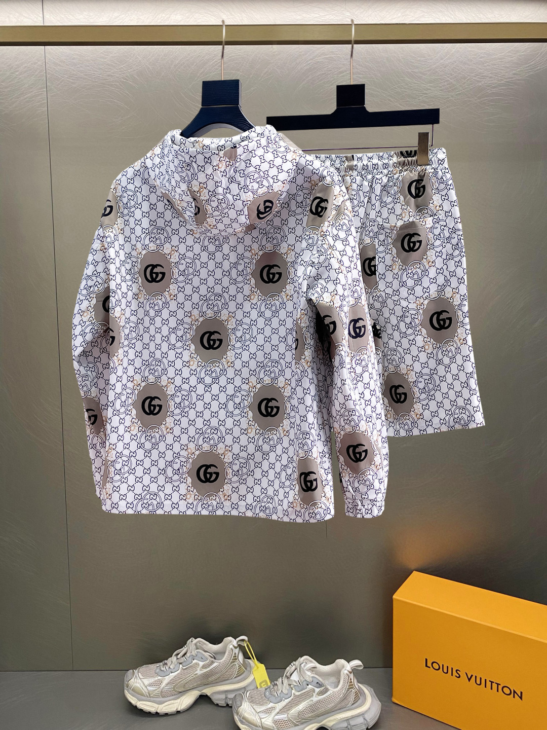 Gucci Clothing-353