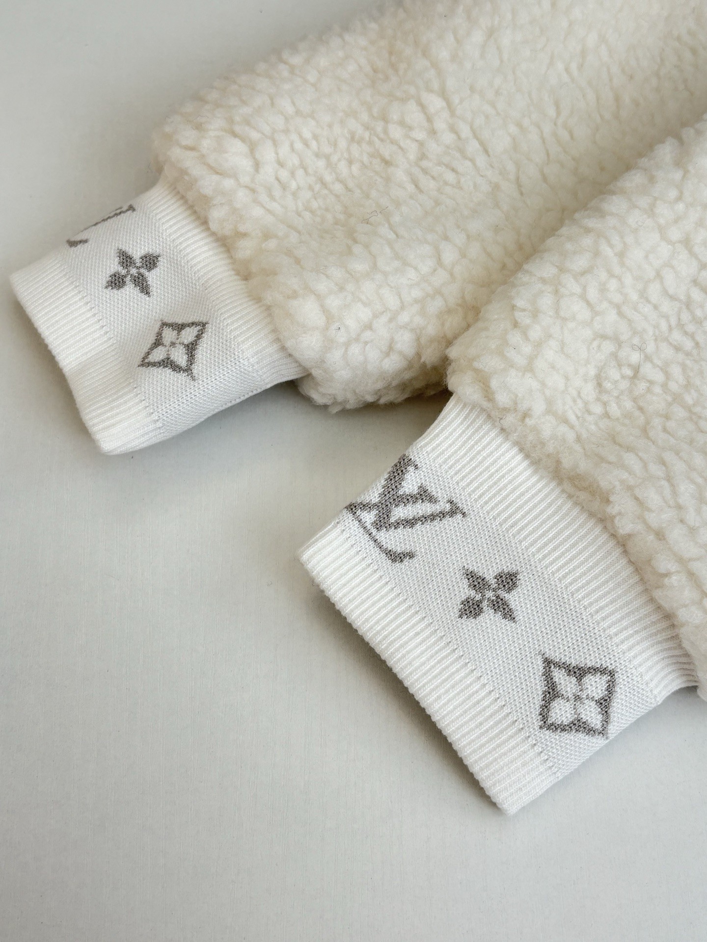 LV Clothing-296
