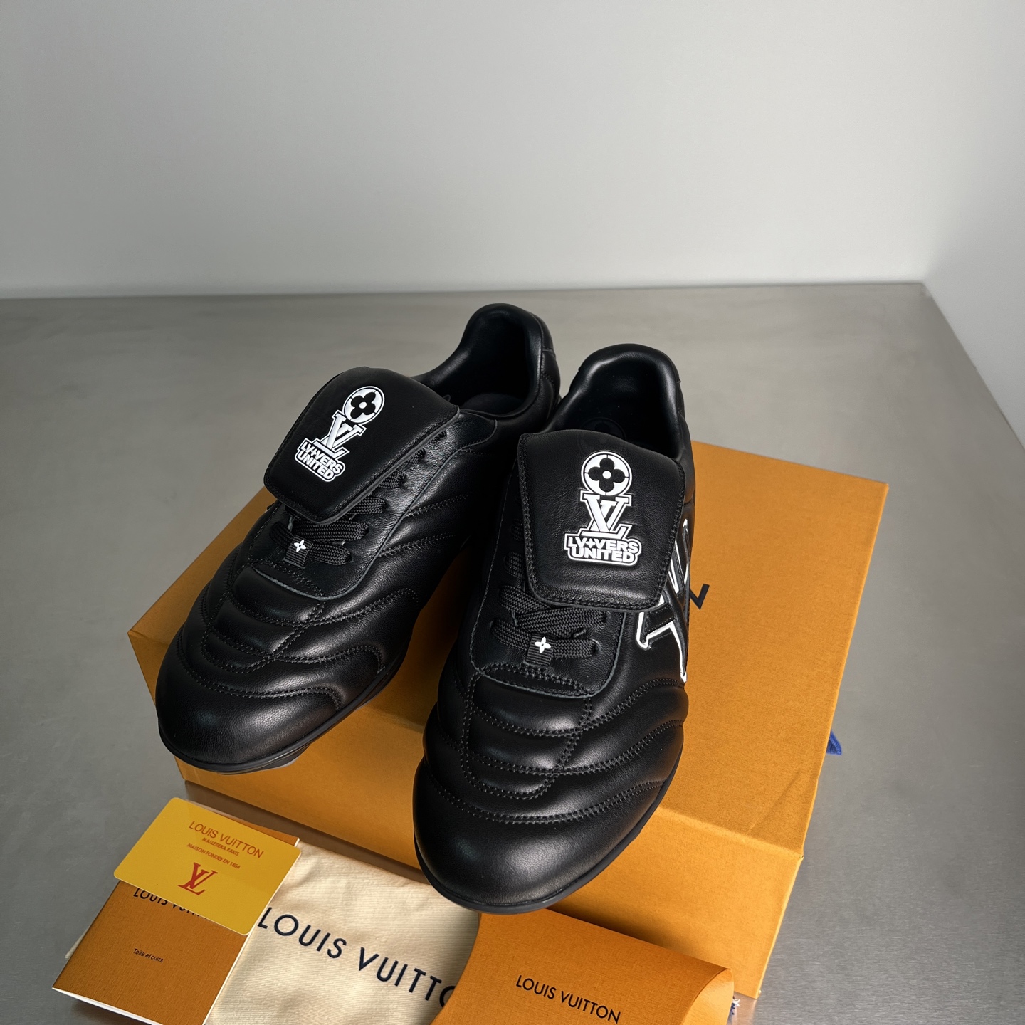Lv Sneakers-241