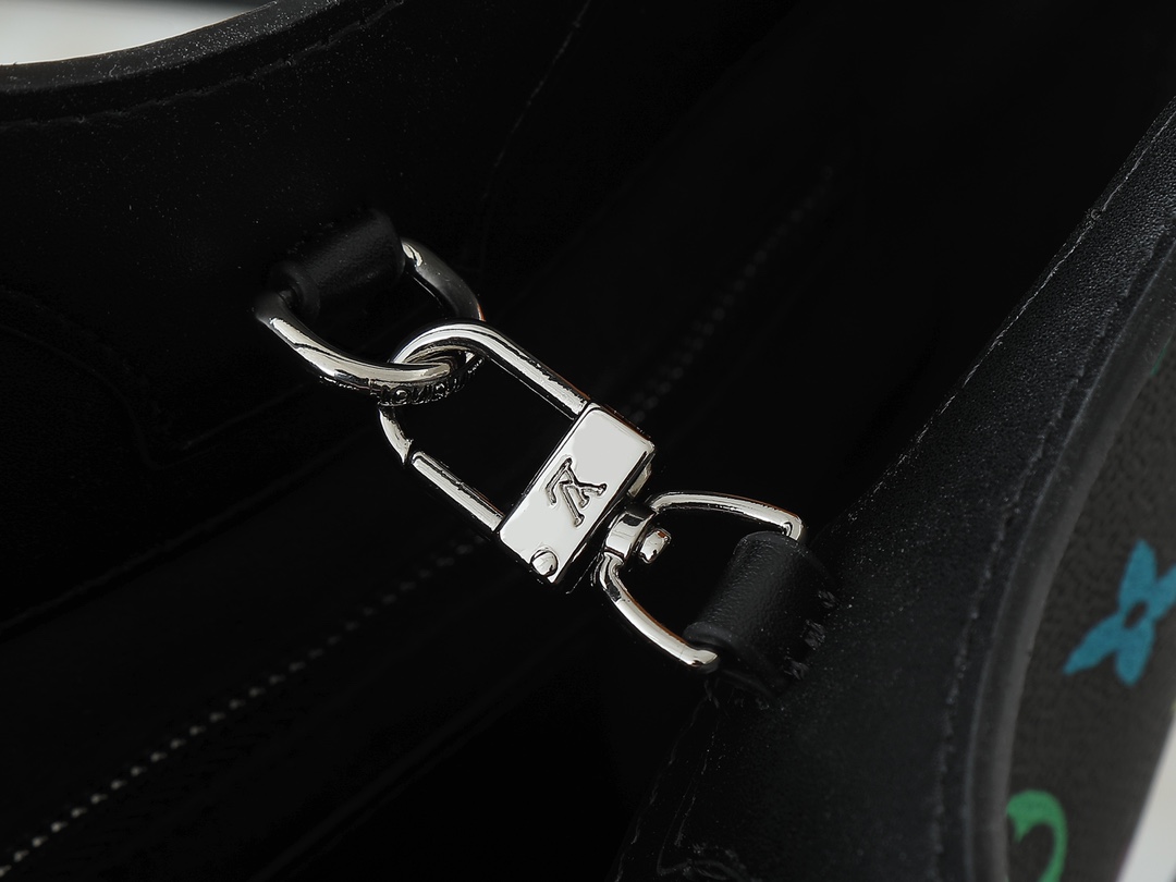 Louis Vuitton bag-204
