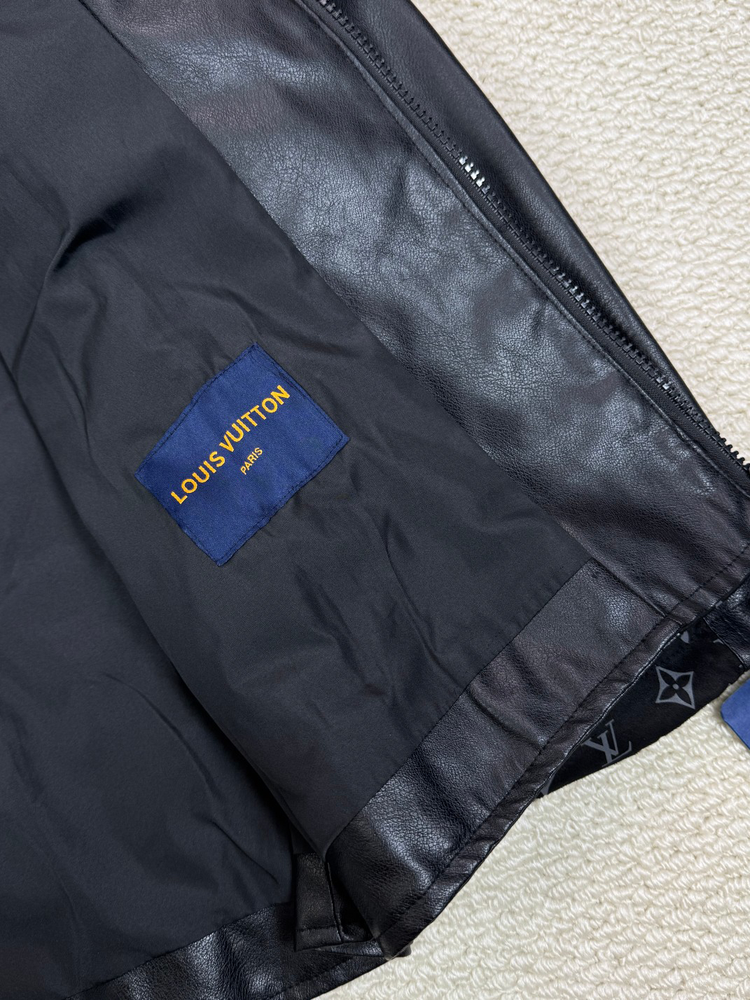 LV Clothing-342