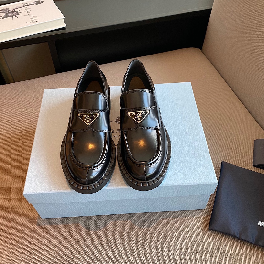 Prada women's leather shoes-17