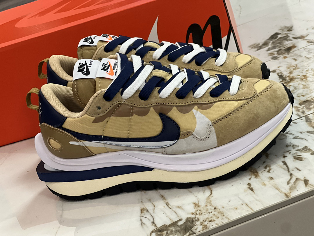 Nike Sneakers-250