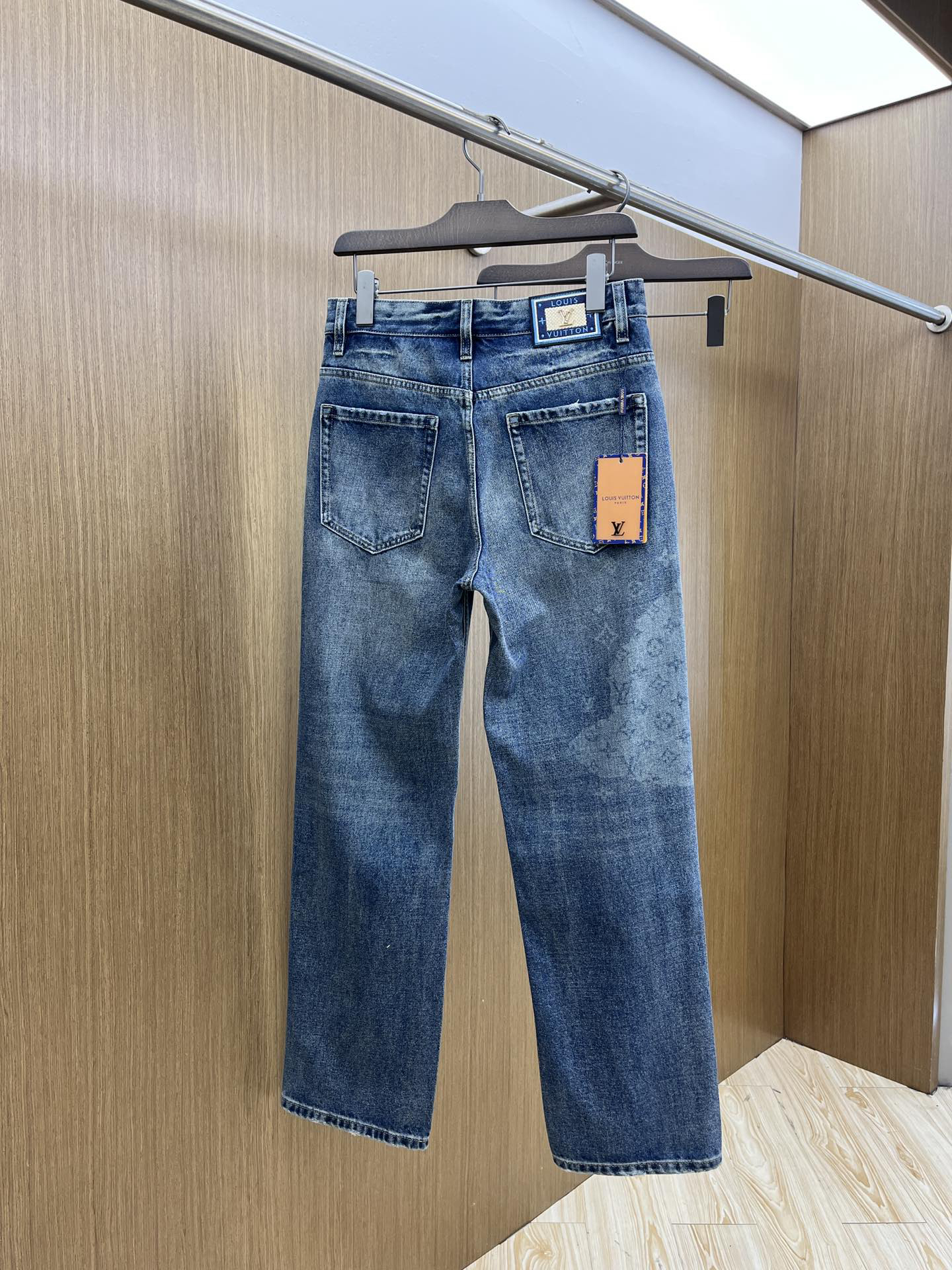 LV clothing-23