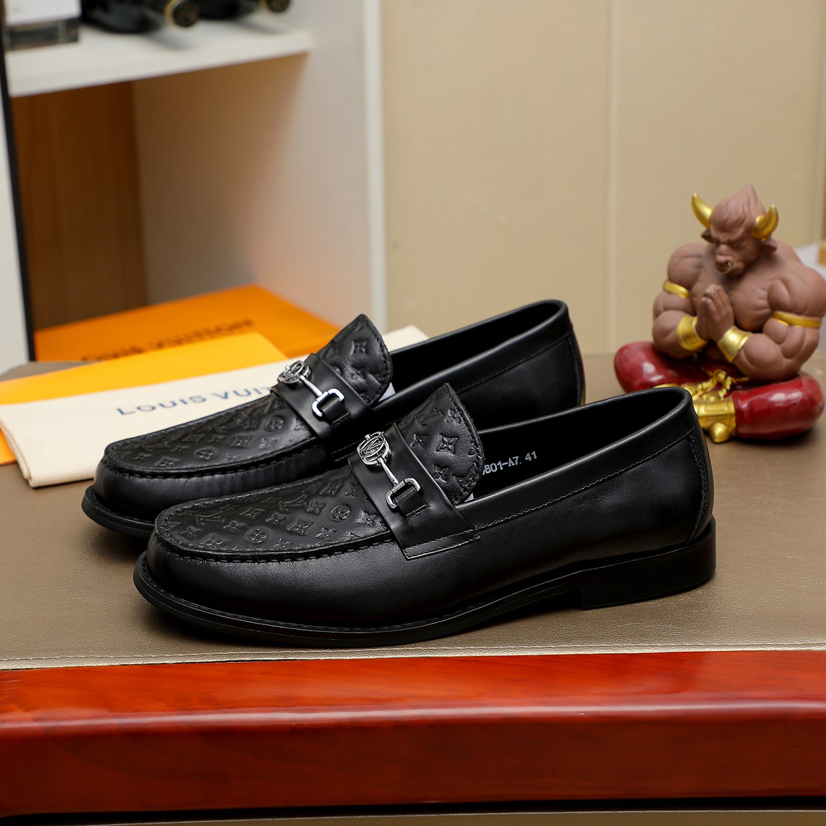 LV men's leather shoes-73
