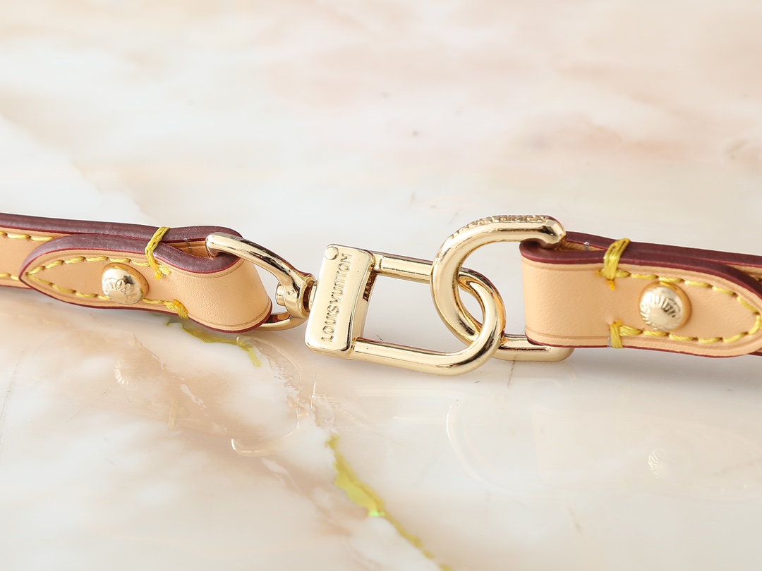 Louis Vuitton Hot New Product-215