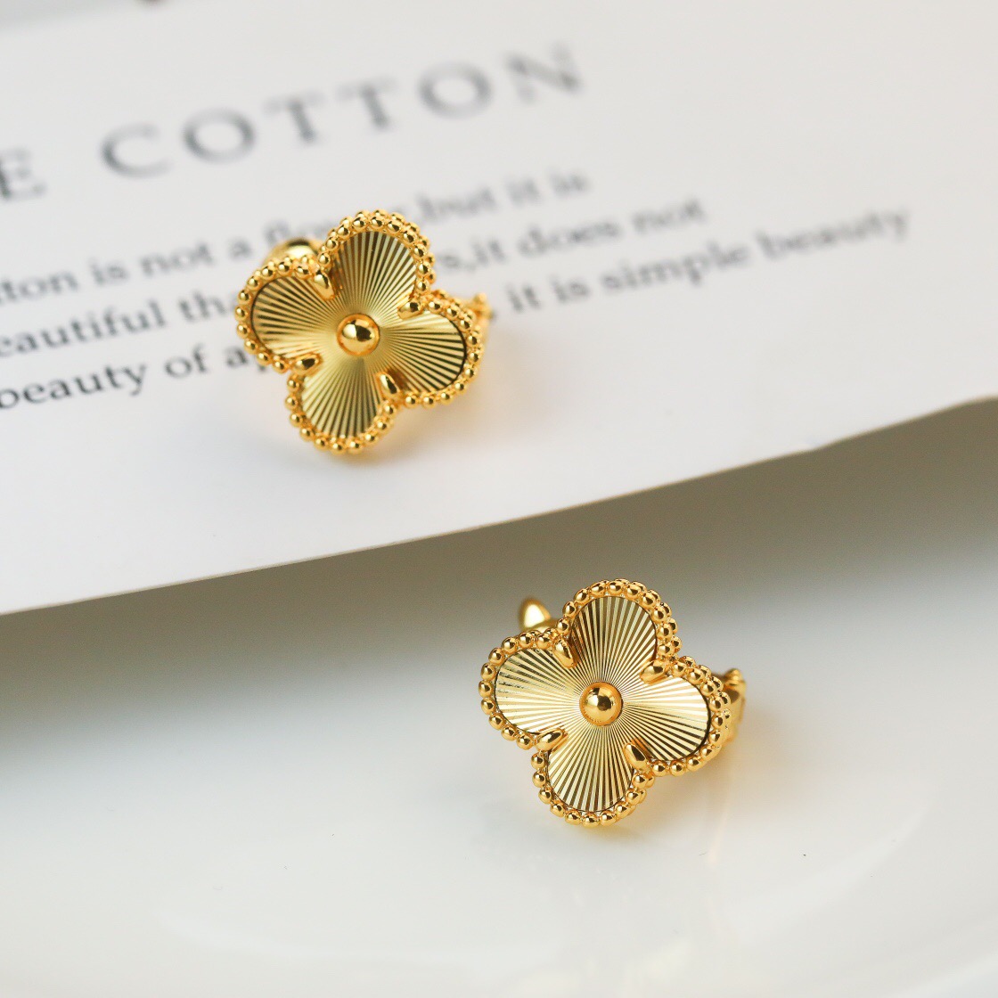 Van Cleef & Arpels earring-39