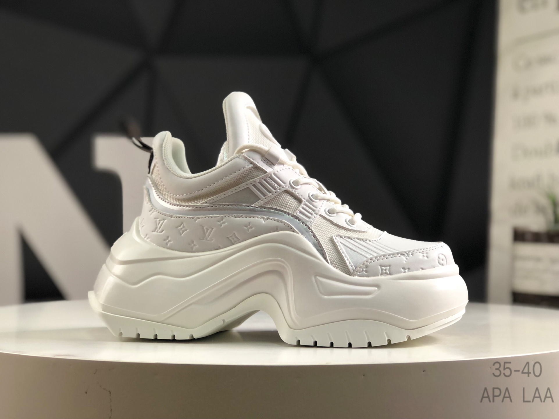 Lv Sneakers-216