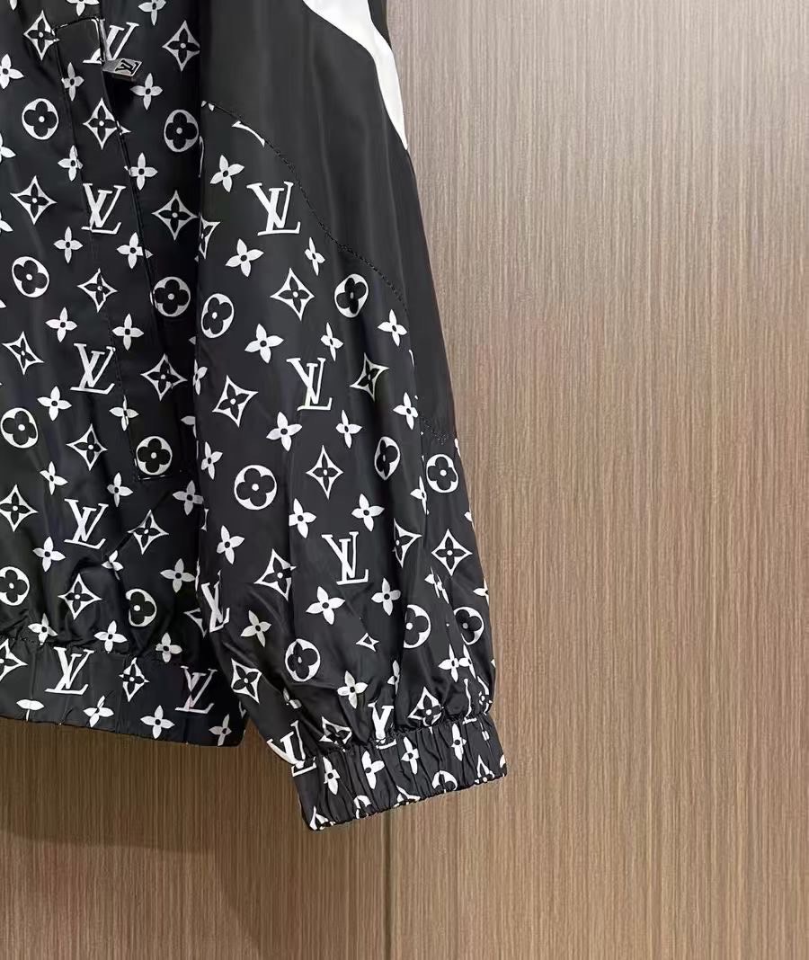 Gucci Clothing-332