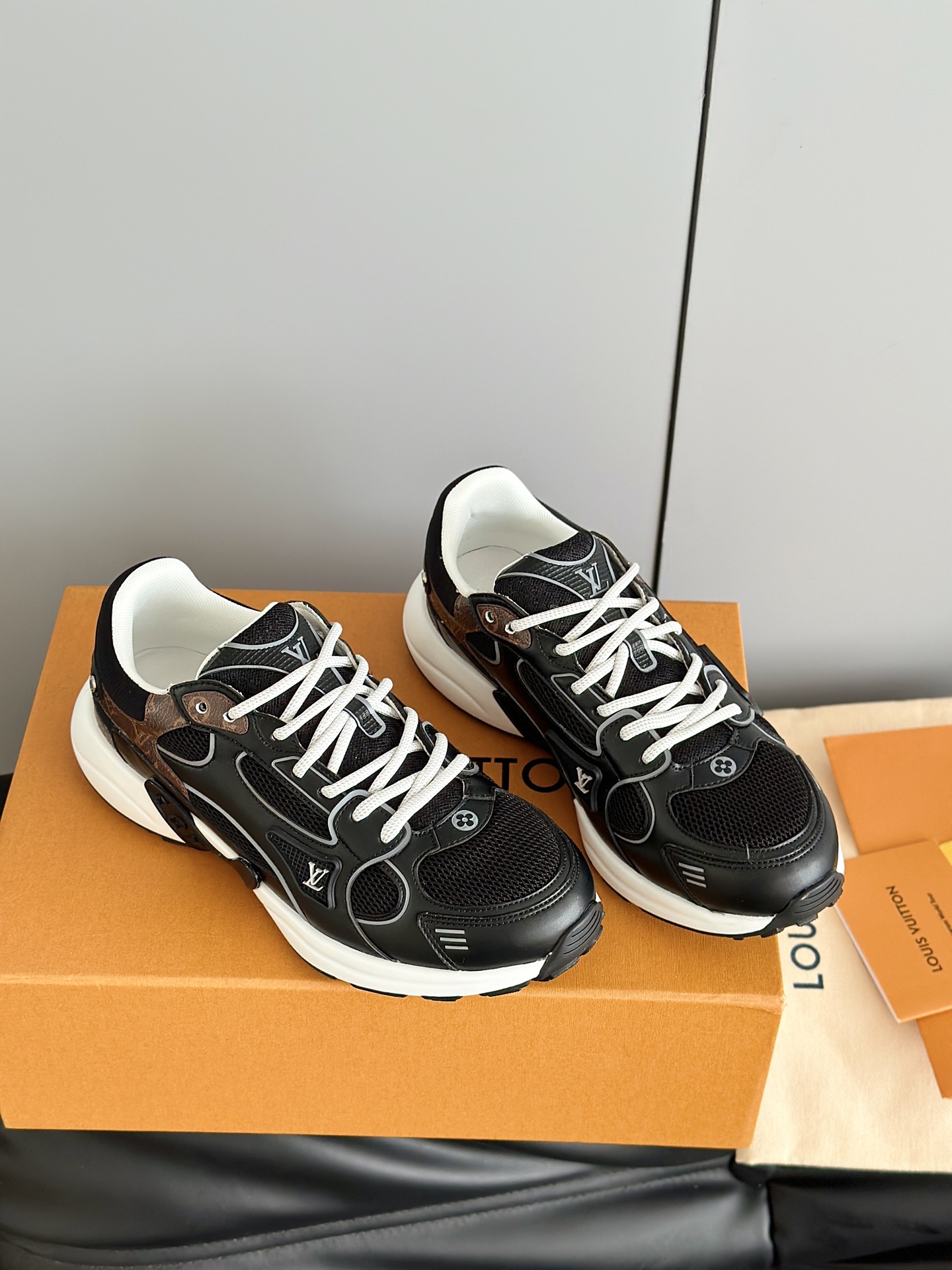 Lv Sneakers-207