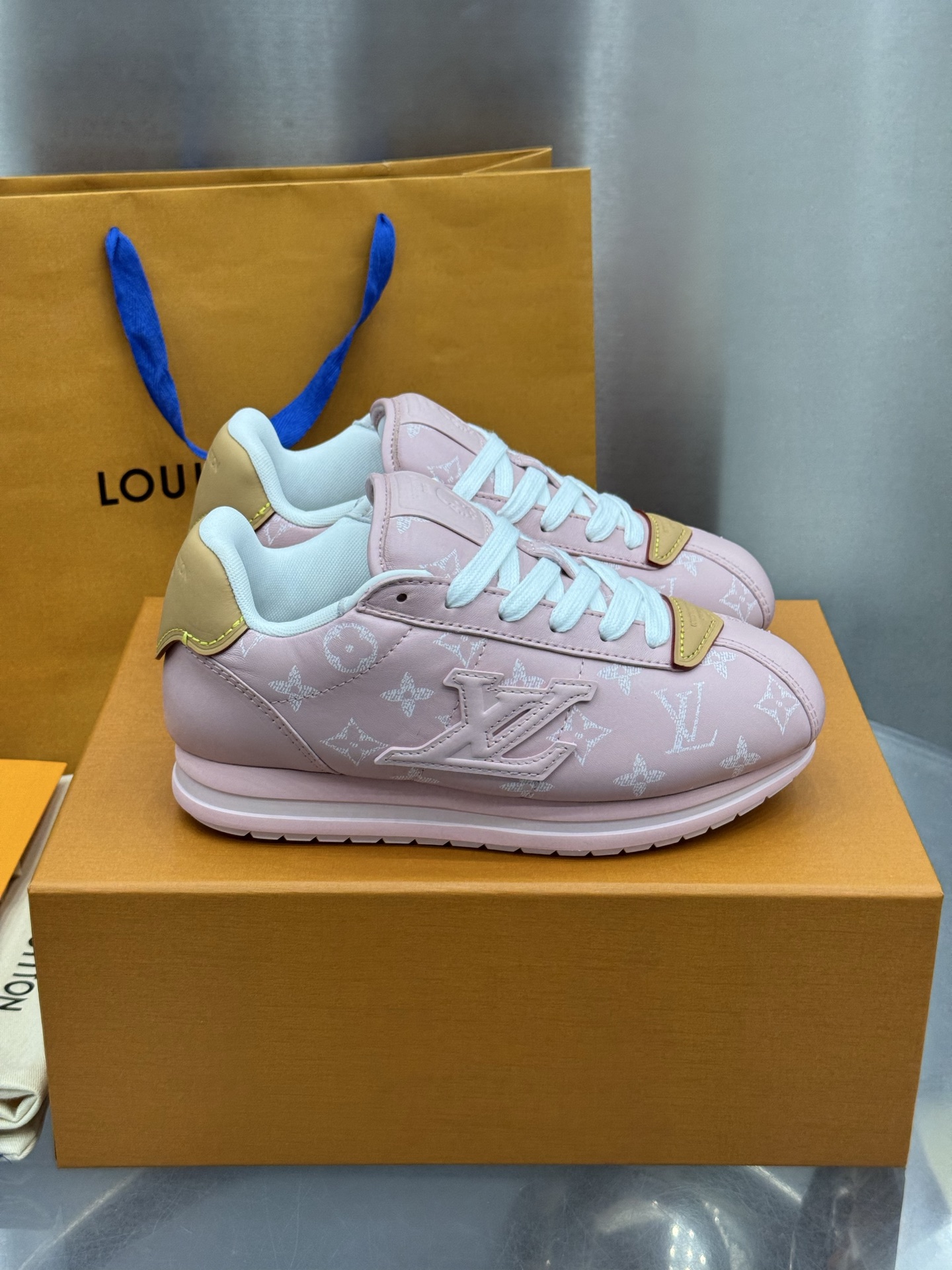 Lv Sneakers-220
