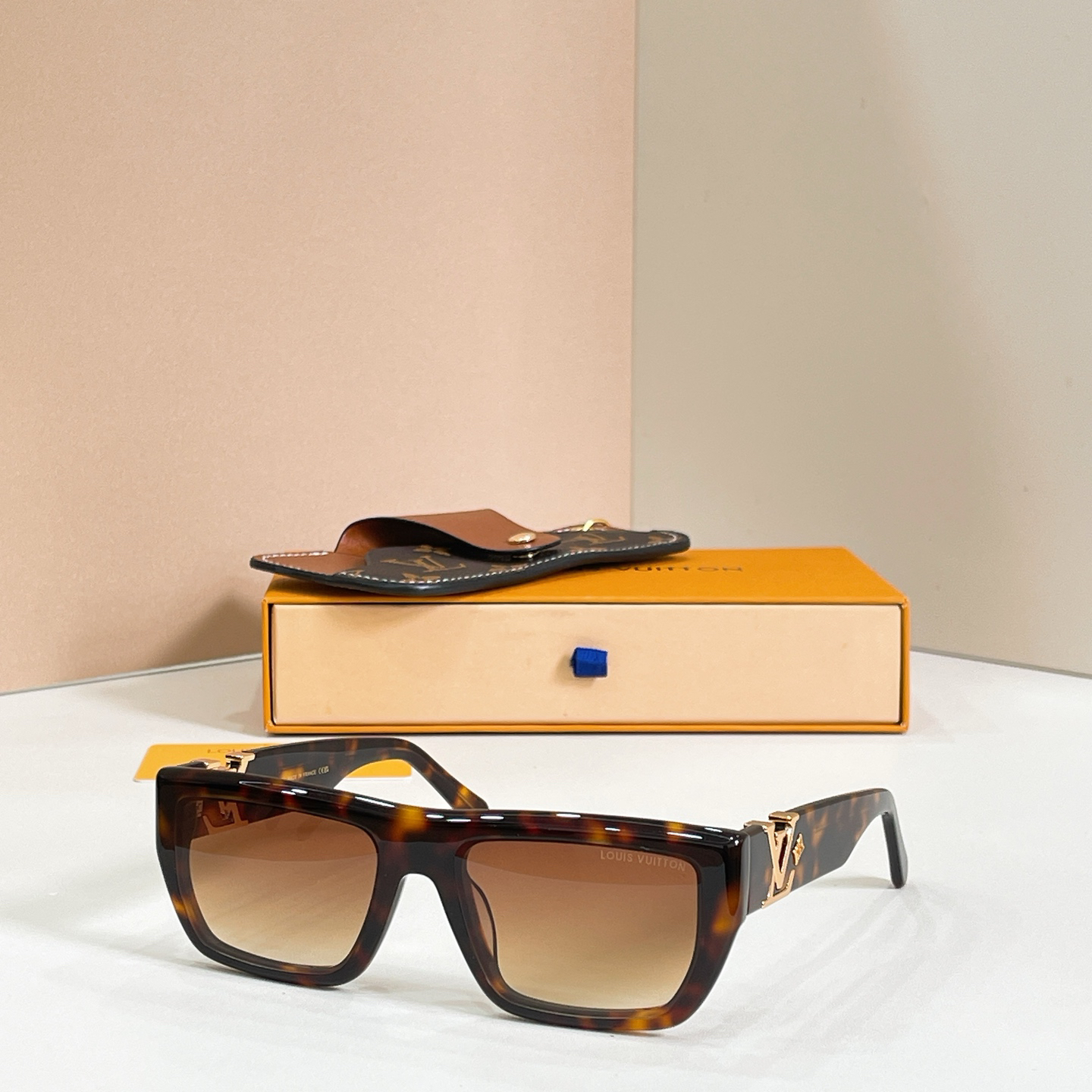LV glasses-77