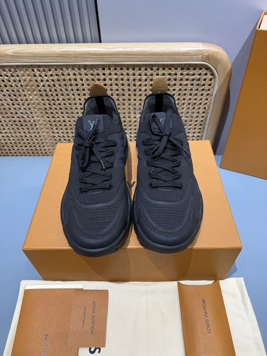 Lv Sneakers-171