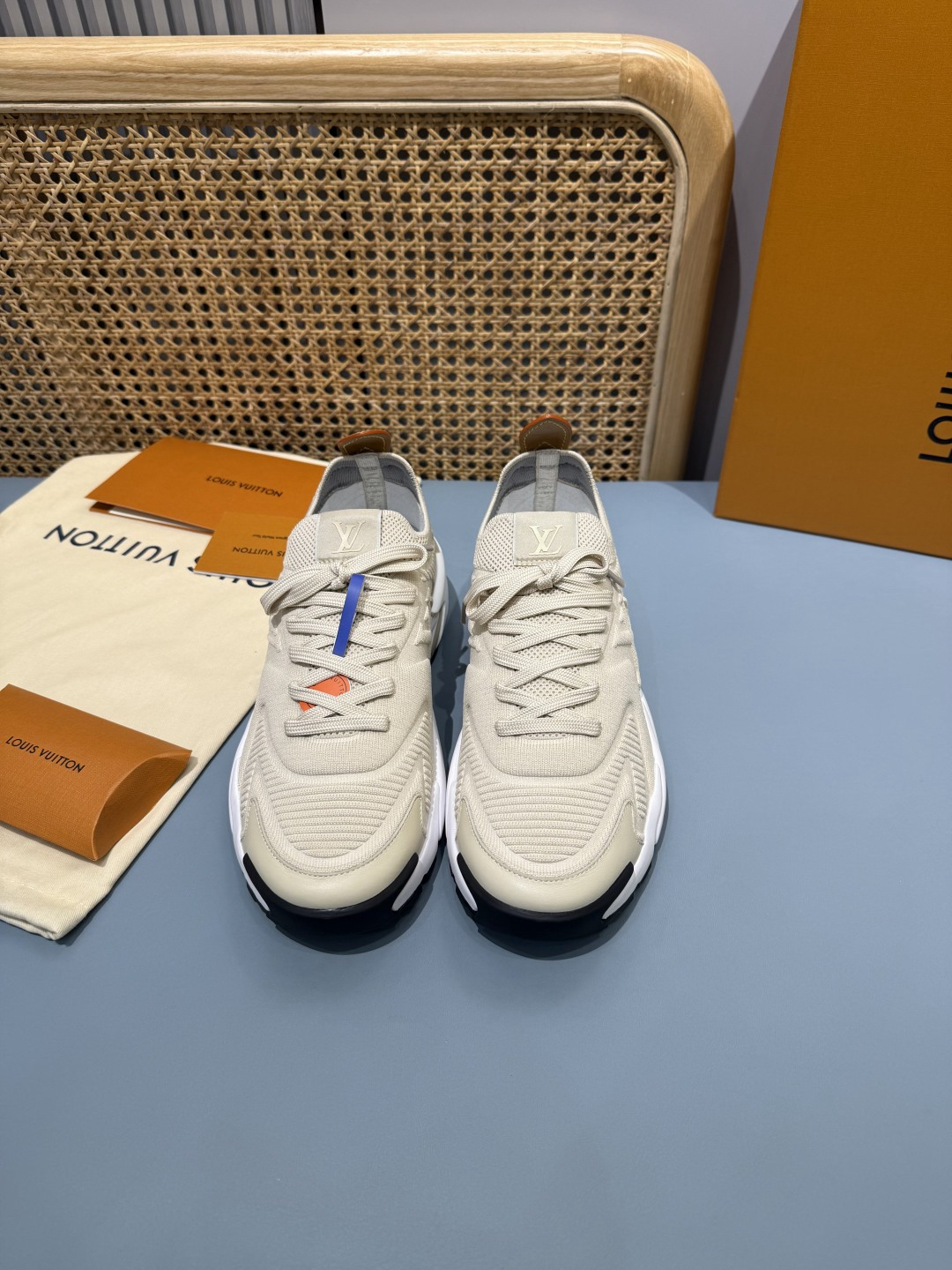 Lv Sneakers-185