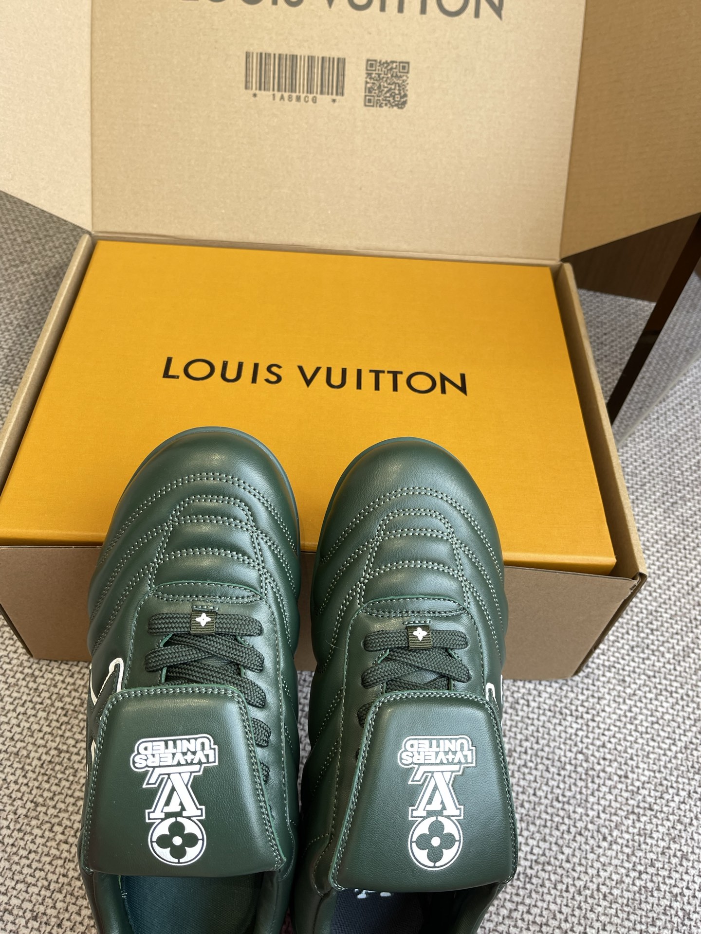 Lv Sneakers-108