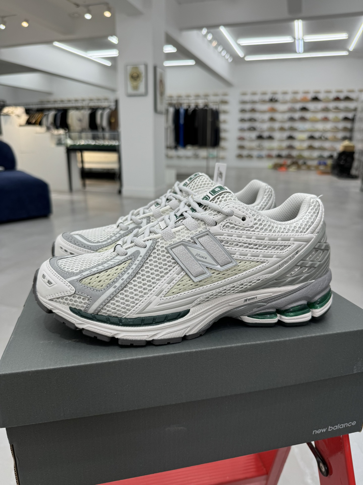 New Balance Sneakers-220