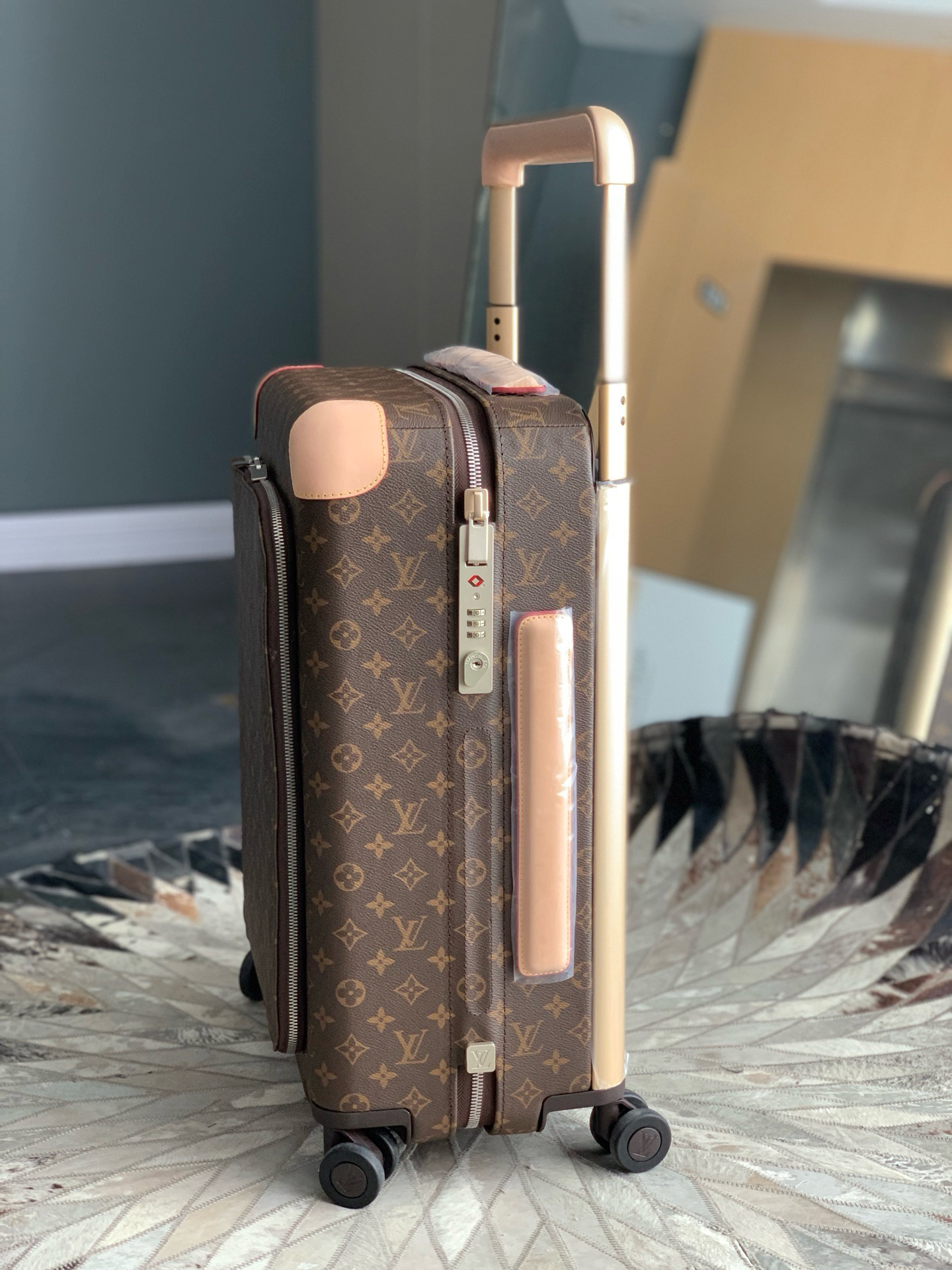 LV luggage-6