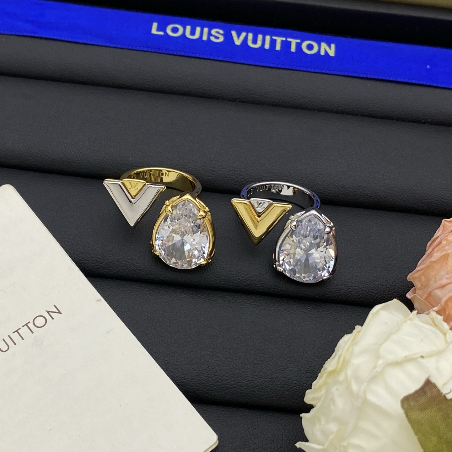 LV ring-67