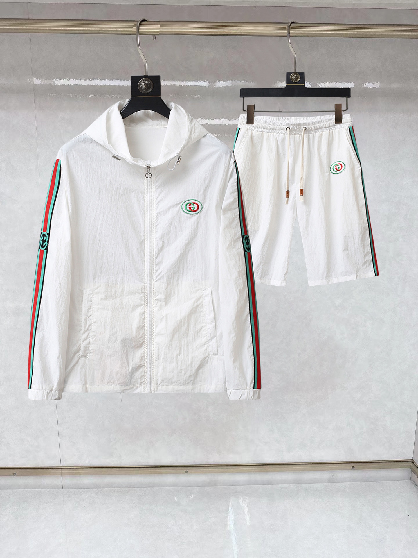 Gucci Clothing-323