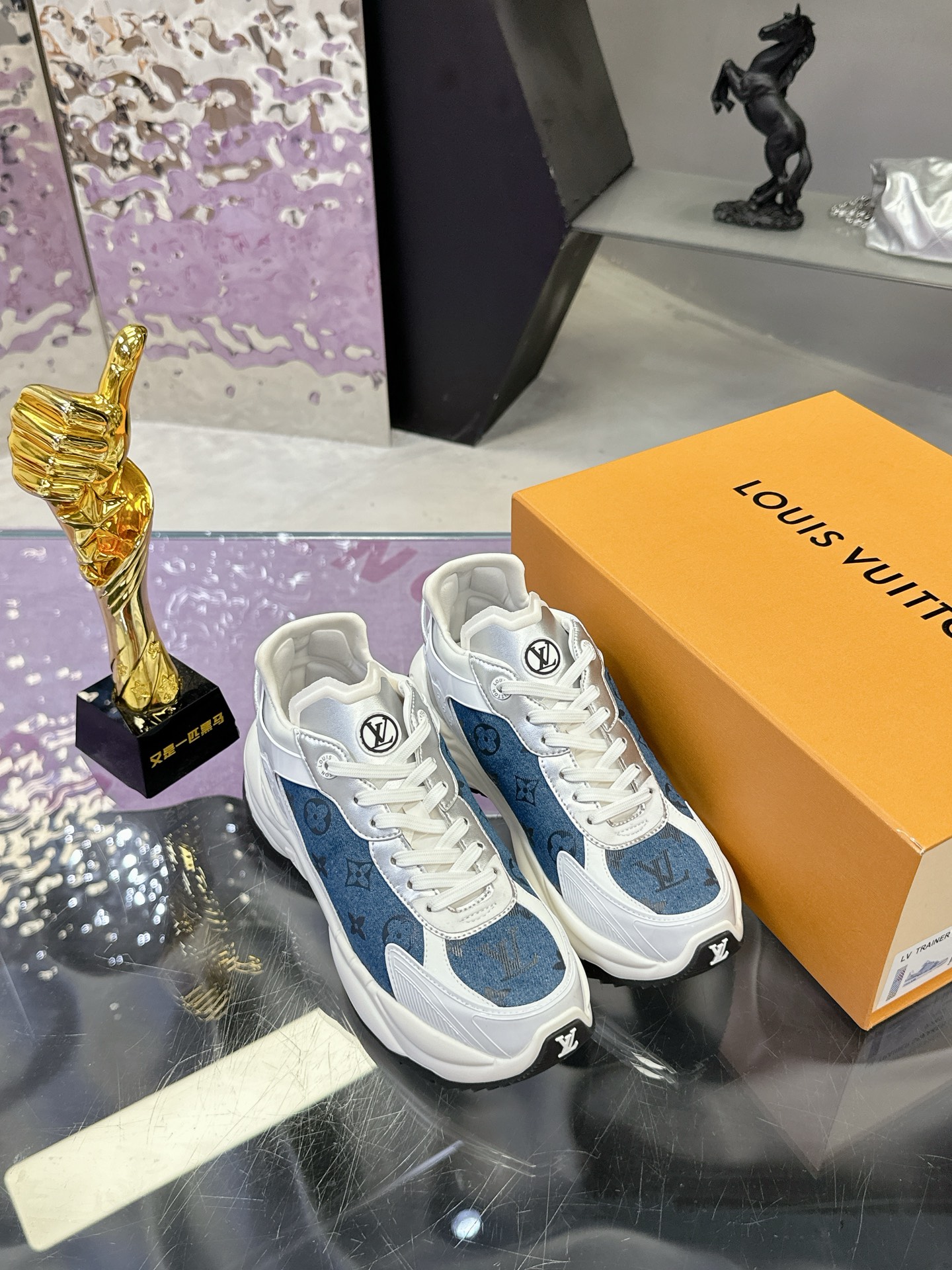 Lv Sneakers-200