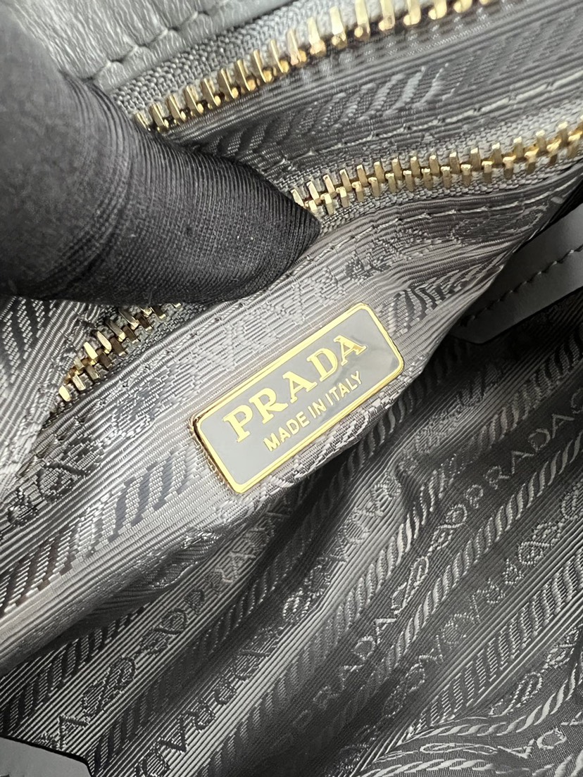 Prada bag-204