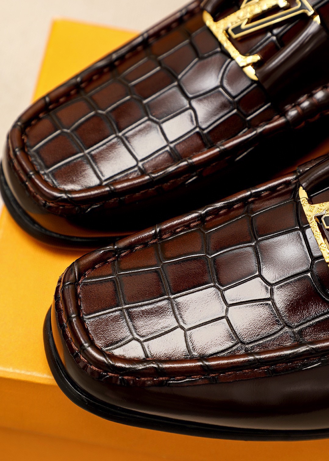 LV men's leather shoes-15